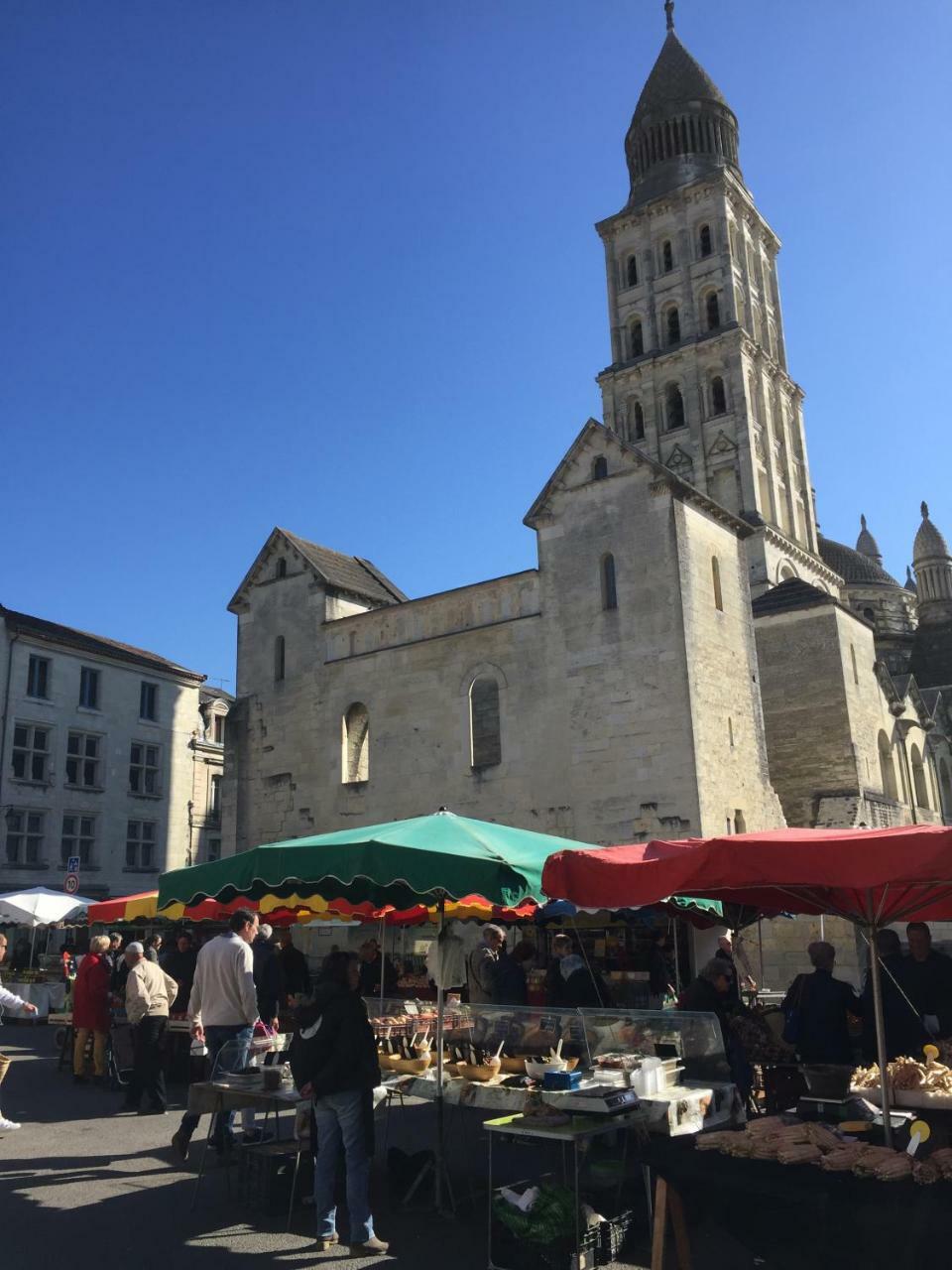 Appartement Corps et graphi à Périgueux Extérieur photo