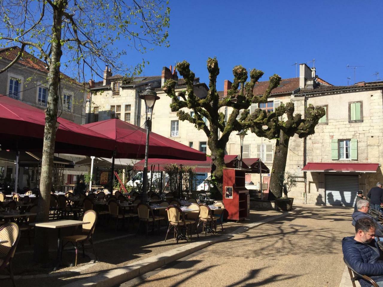 Appartement Corps et graphi à Périgueux Extérieur photo